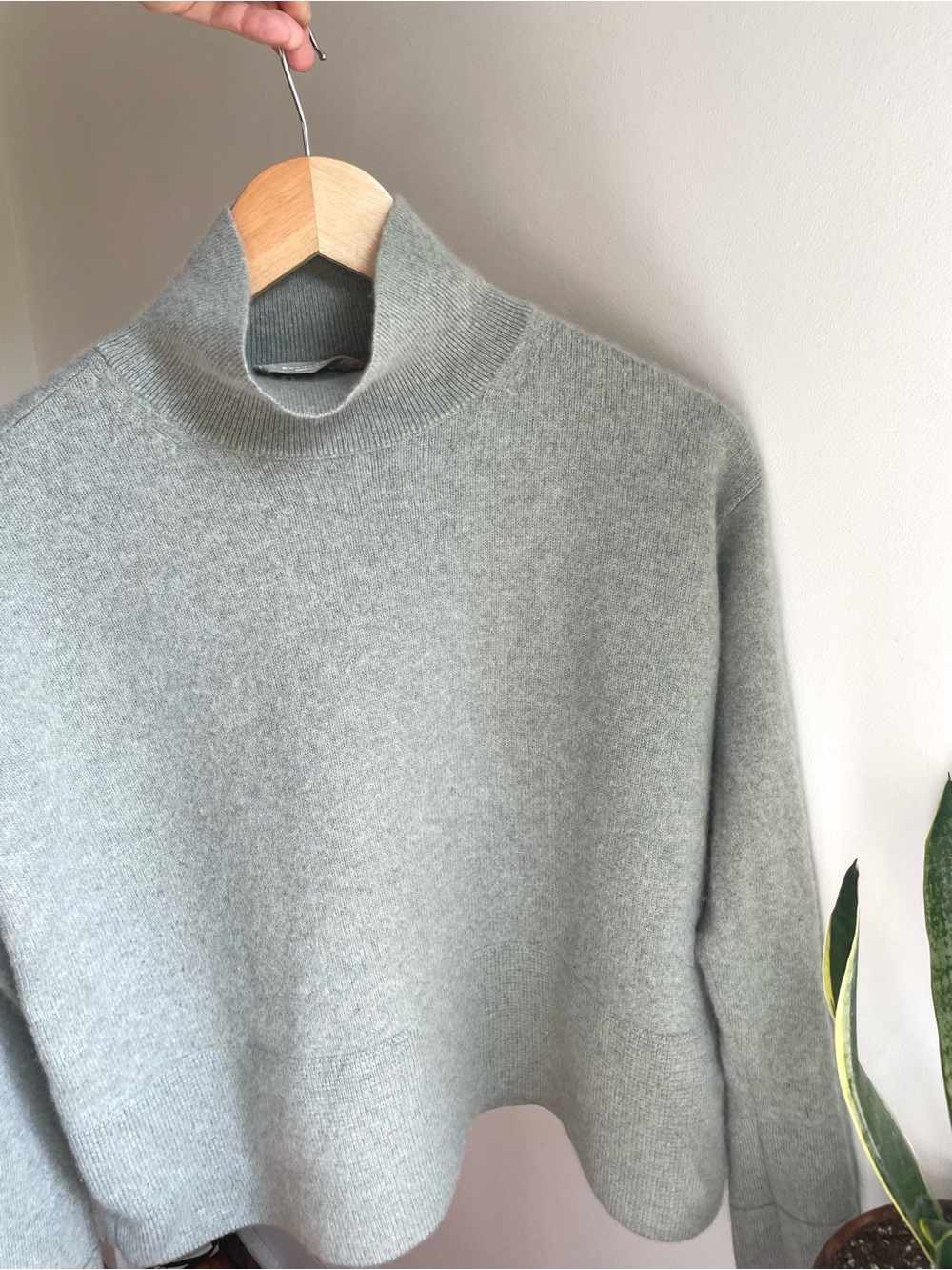 Everlane 100% Cashmere Seafoam Green Mockneck Sweater - Size Small